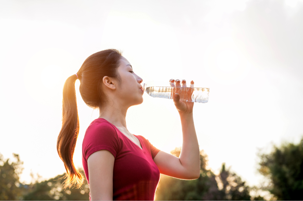 rutin minum air mineral kesehatan