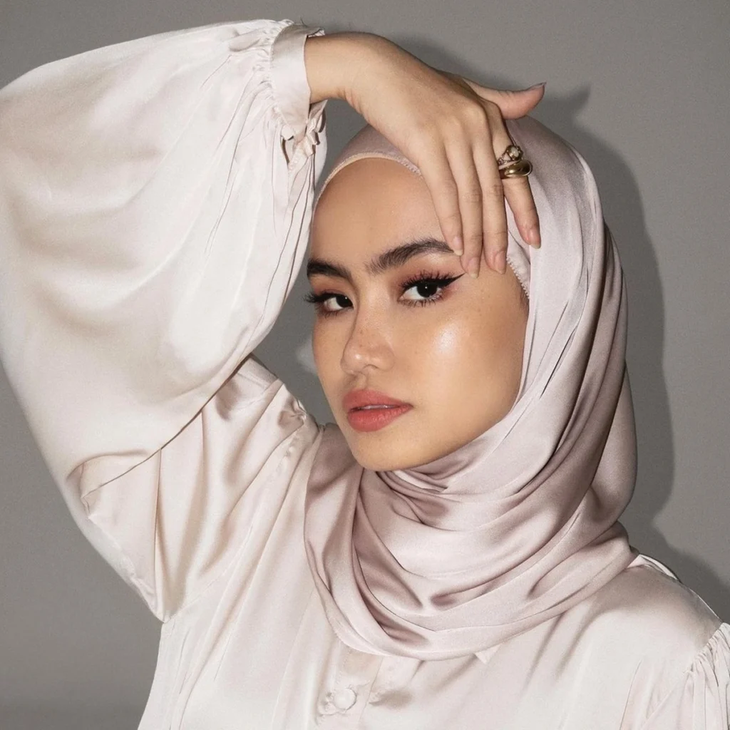 Pashmina Silk merupakan Model Hijab Lebaran 2026