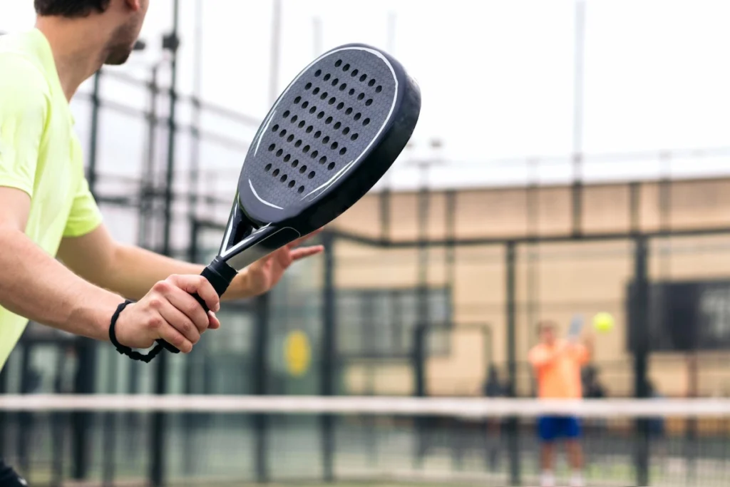 cara main padel