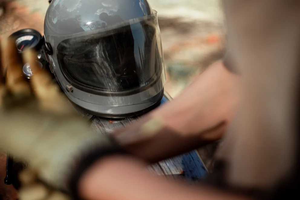 cara mencuci helm