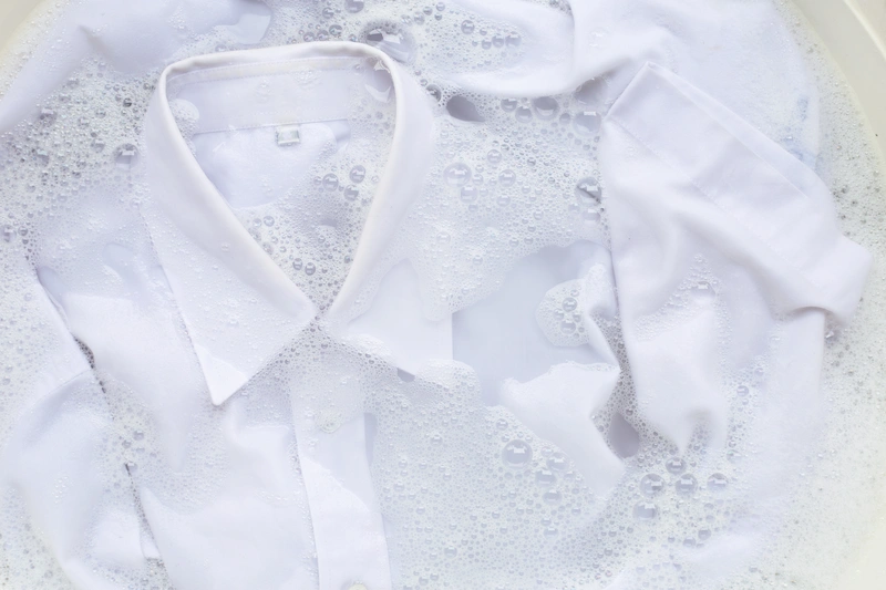 cara mencuci pakaian putih