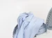 cara menghilangkan bekas setrika yang lengket di baju