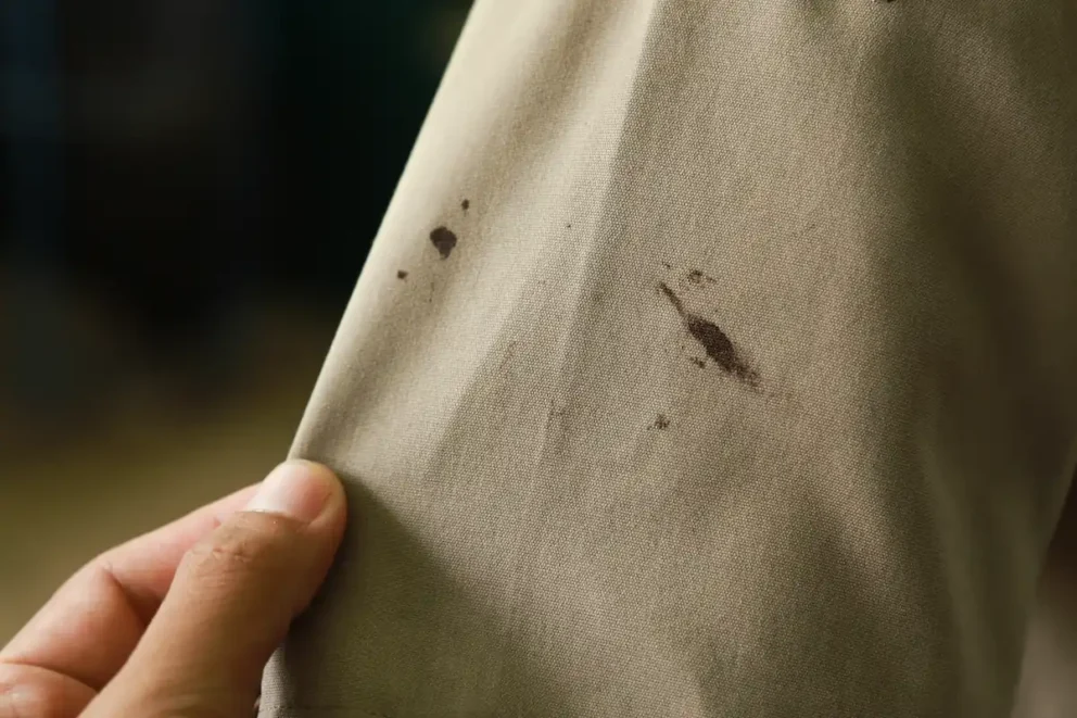 cara menghilangkan bintik hitam di baju