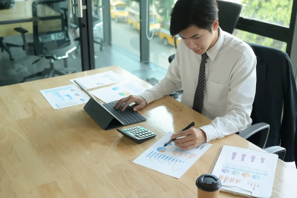 financial controller adalah