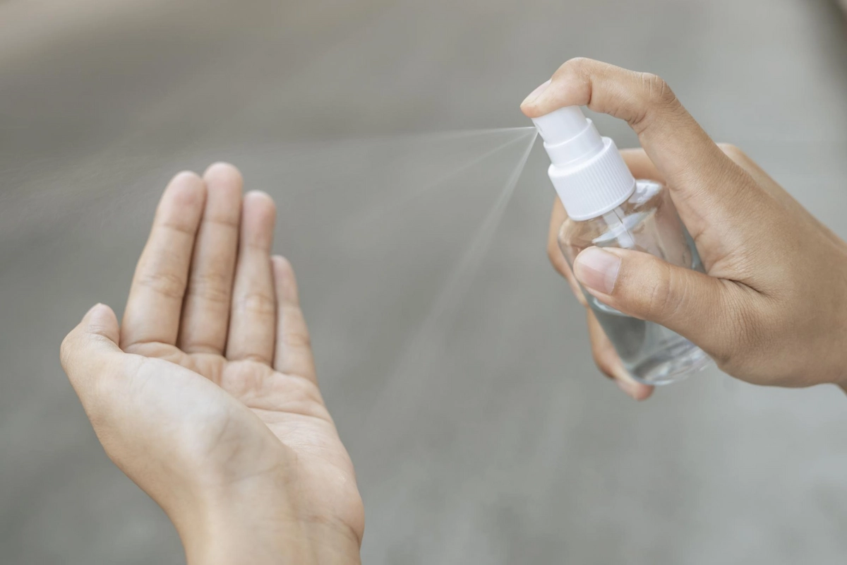 Hand Spray Clean Rekomendasi Hand Sanitizer Spray yang Efektif Membunuh Kuman