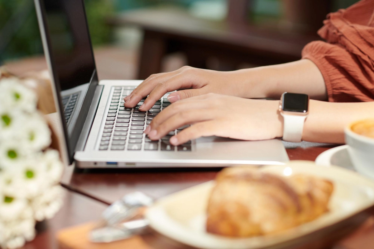 17 Ide Kerja Online Mengetik, Cuan Banget Buat Tambahan Penghasilan!