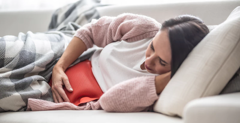 posisi tidur untuk mengurangi nyeri haid