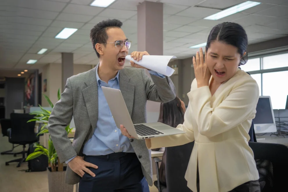 teman kerja toxic