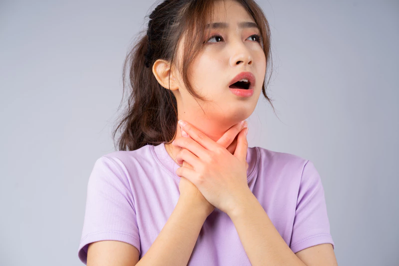 Penyebab Tenggorokan Sakit Saat Menelan & Cara Mengatasinya